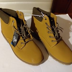 Men's Tan Lace-Up Boots size 8 Open Trails